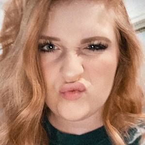 Meet your Posher, Caylin